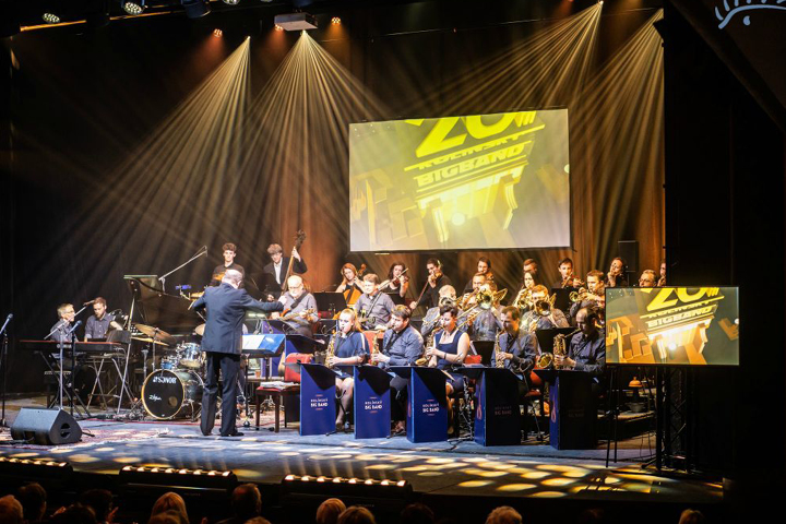 Kolínský Big Band hraje melodie stříbrných pláten