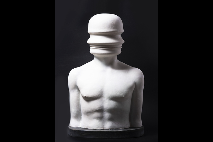 ŠÁRKA RADOVÁ / s lidmi / sochy / porcelán