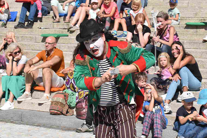 OTEVŘENO XXXI. - Neviditelný cirkus 